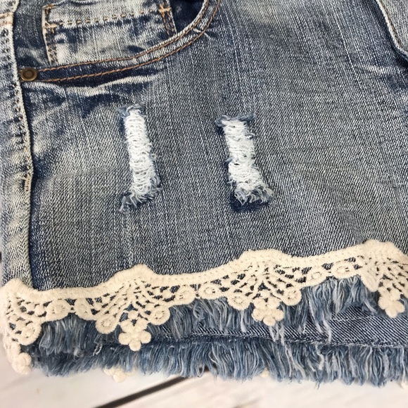 🌴Hot Kiss Cici Crochet Detail Denim Shorts Sz 11 - Picture 3 of 9